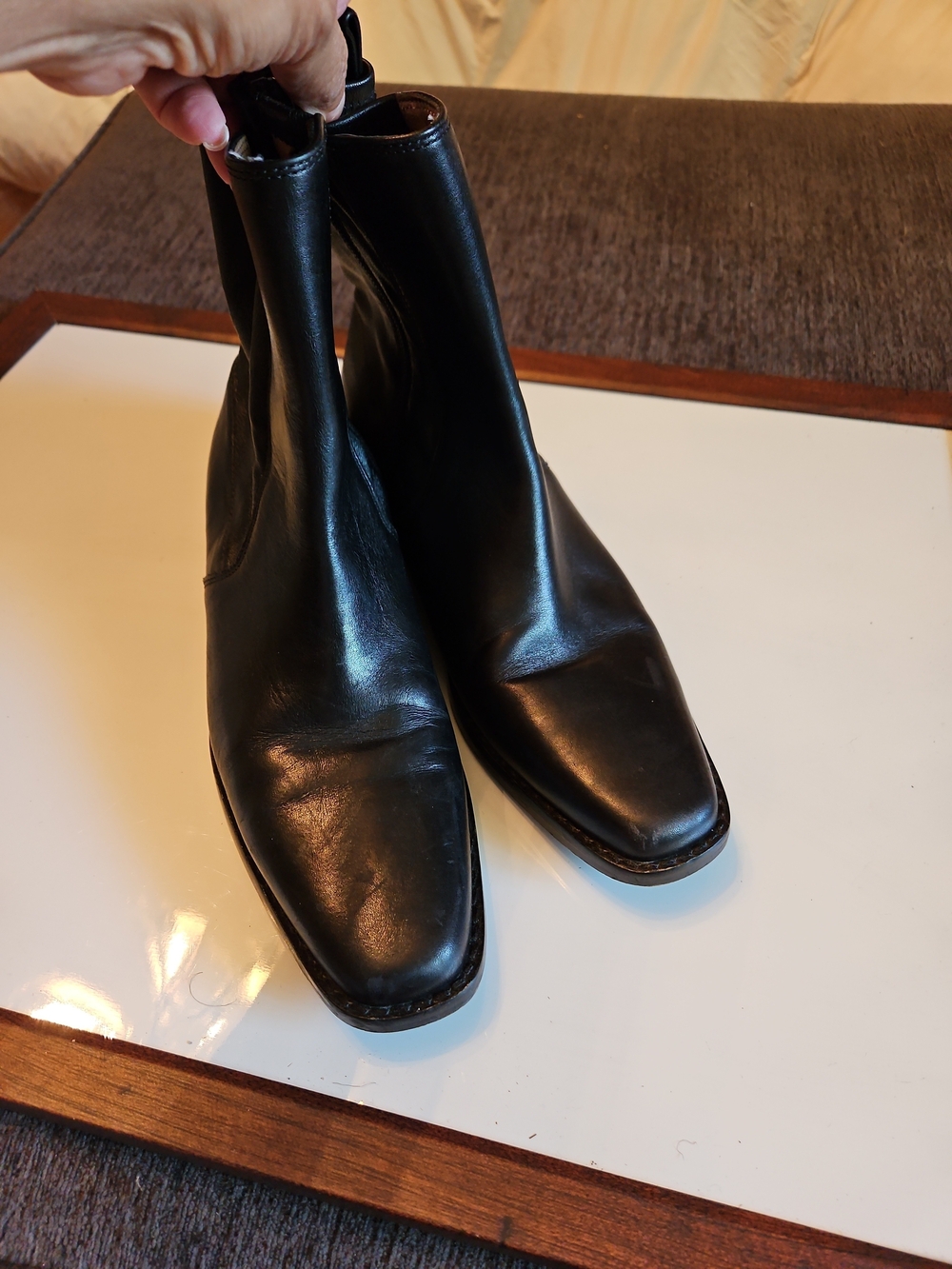 Madewell Size 7  Black Leather Chelsea Boots - Classic Slip-On Style